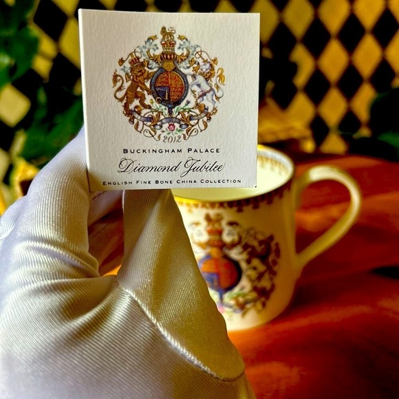 British Royal Queen Elizabeth II Diamond Jubilee 22K Gold Mugs - Picture 5 of 9